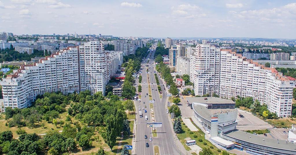 Stella De Lux Hotel Chisinau Exterior photo