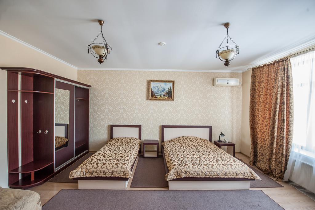 Stella De Lux Hotel Chisinau Exterior photo