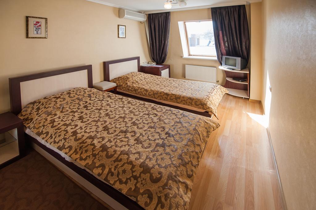 Stella De Lux Hotel Chisinau Exterior photo