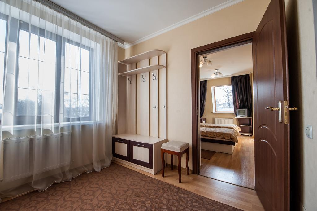Stella De Lux Hotel Chisinau Exterior photo