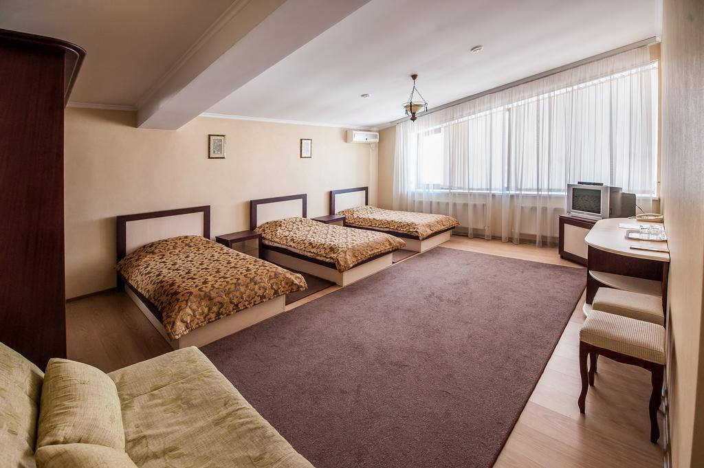 Stella De Lux Hotel Chisinau Exterior photo